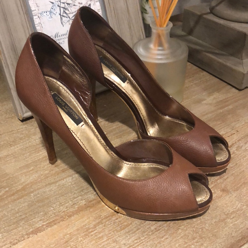 Vintage Louis Vuitton pumps